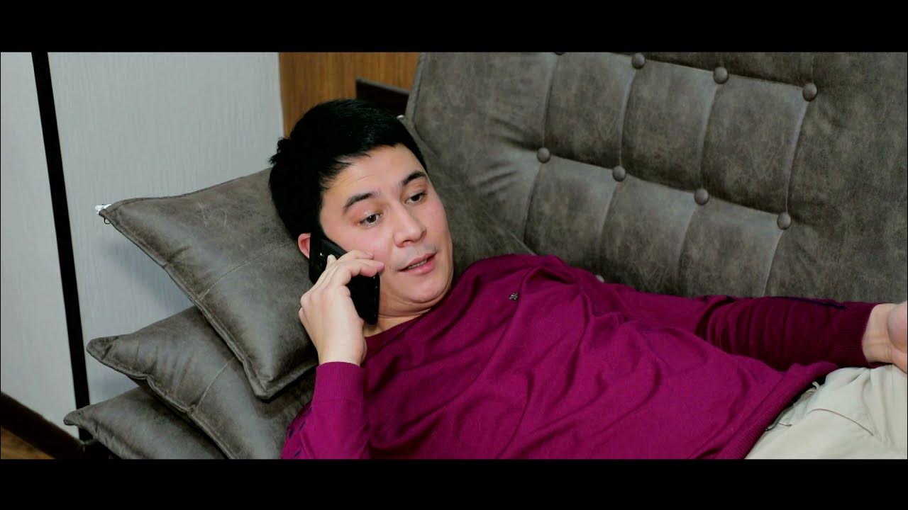 Qiz mushuk bilan turli xil narsalarga otiradi Katta olchamli ayollarning erotikasi