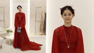 新木優子、シルクシフォンのドレスで綺麗で優雅なシルエットに　「ハウス オブ ディオール ギンザ」オープニングプレビュー