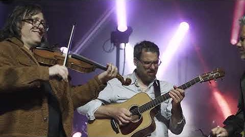 The Infamous Stringdusters perform Lonesome Road & Black Rock at Shawnee Cave Amphitheater