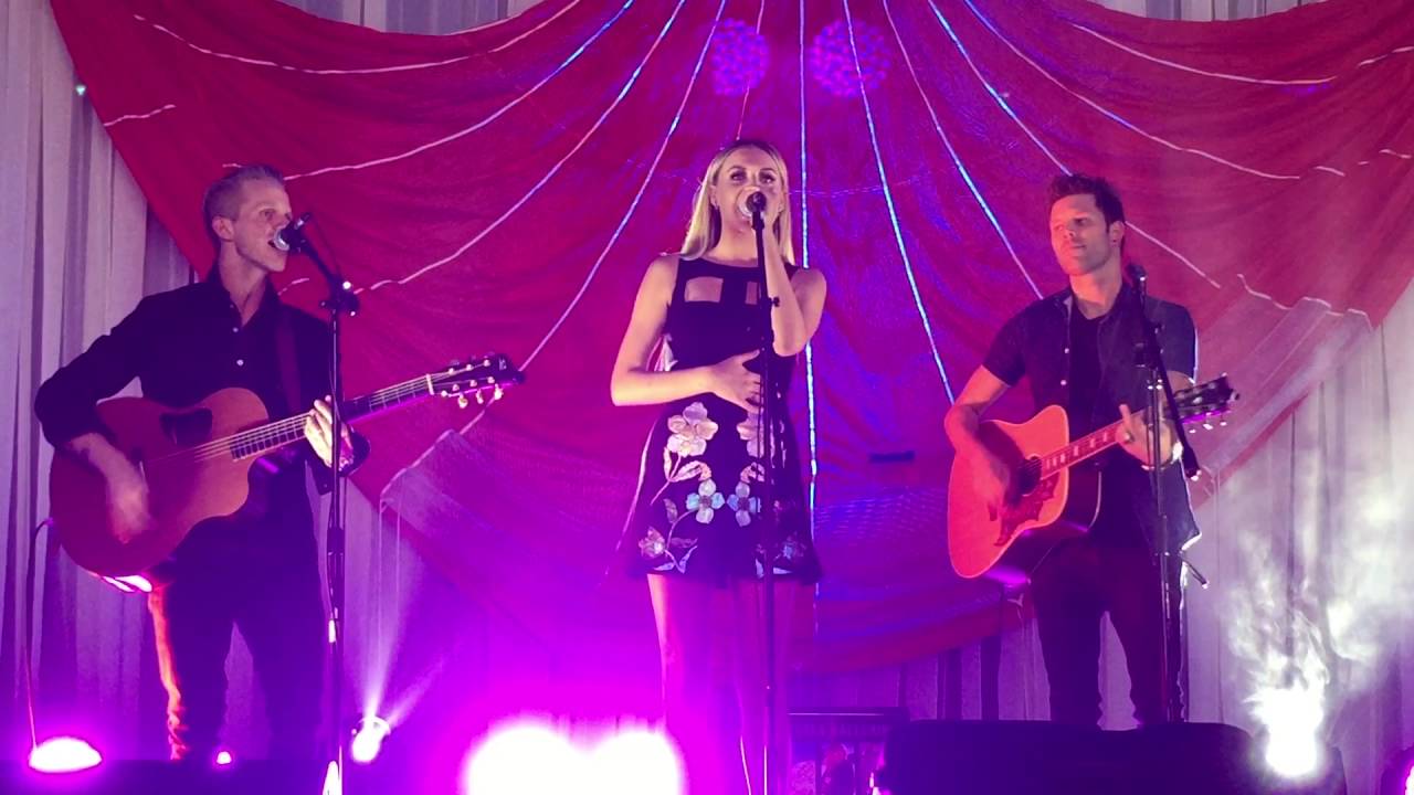 Kelsea Ballerini Performs "Yeah Boy" YouTube