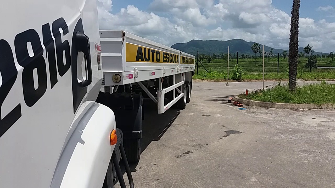 COMO ESTACIONAR CARRETA EM GARAGEM