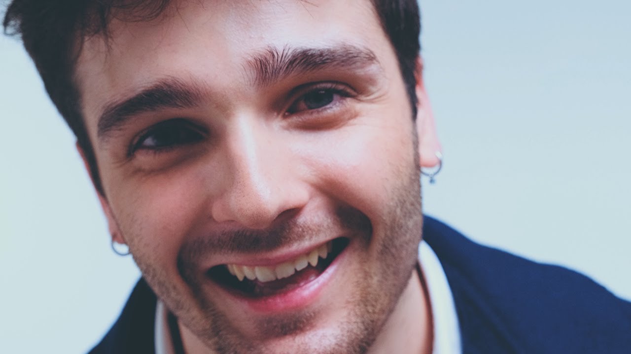 ”ESTRELLES” – MAX NAVARRO