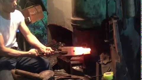 Lò rèn quốc trung chuyên dụng cụ nông nghiệp.