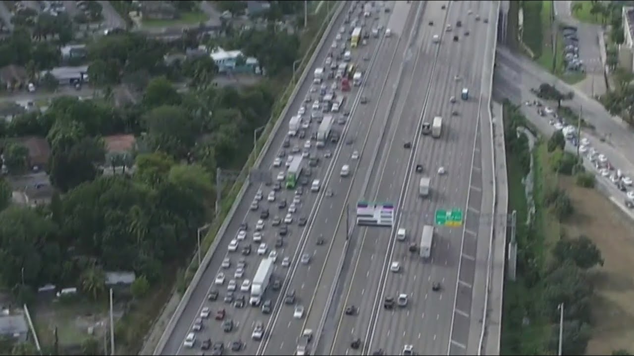 Multivehicle crash closes I-95 northbound in Broward County - YouTube