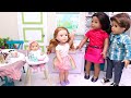 Babysitter doll soccupe du bb jouez  collection  routines matinales familiales des poupes