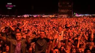 Arctic Monkeys - Snap Out Of It Live Reading & Leeds Festival 2014 HD Resimi