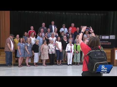 Indian Rock Elementary School opens time capsule from 1976