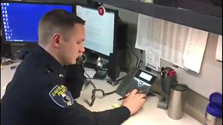 Police officer scams an IRS scammer with return phone call - DayDayNews