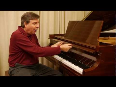 Video: Bagaimanakah pakcik podger jatuh pada piano?