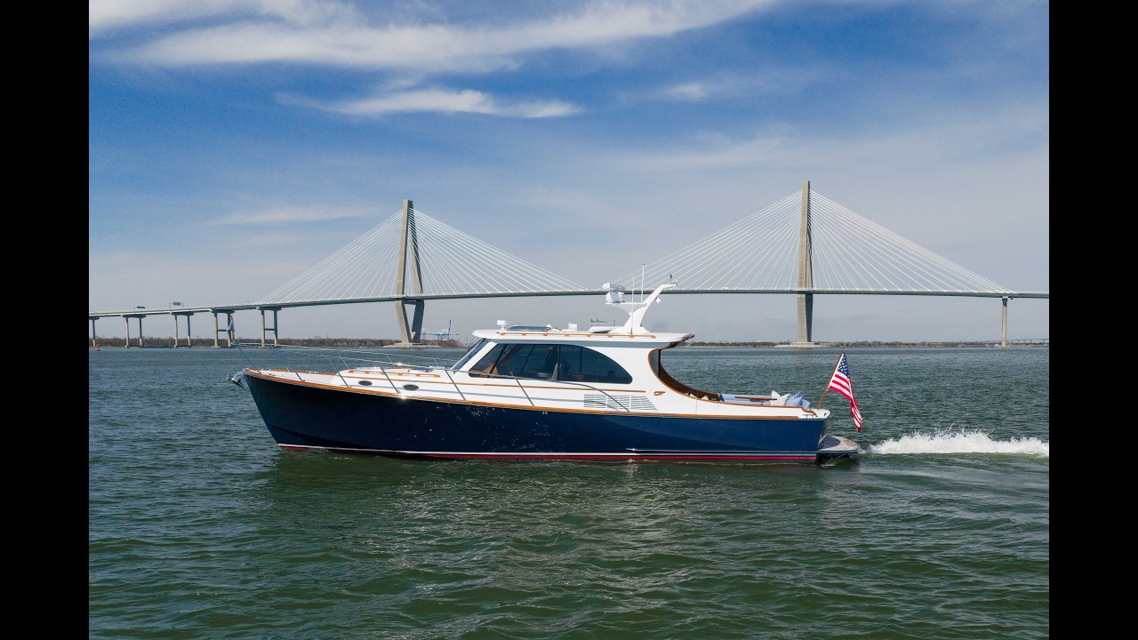 ⁣2015 Hinckley Talaria 43 