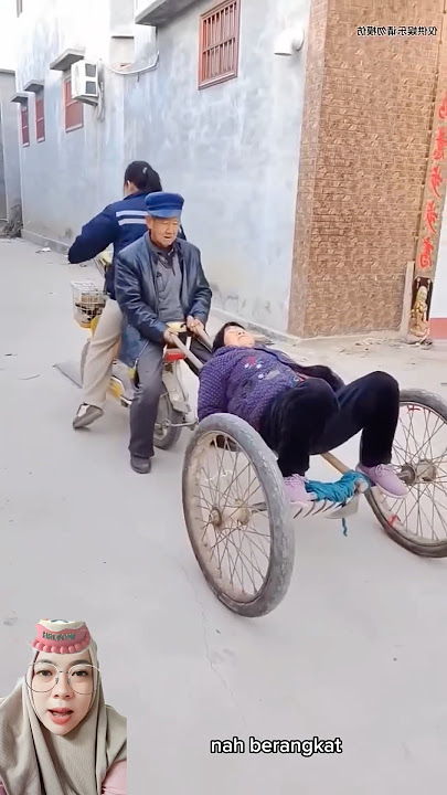 Kakek nenek naik sepeda listrik