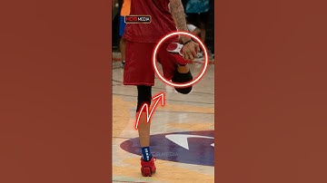 TẠI SAO CẦU THỦ BÓNG RỔ LUÔN LAU GIÀY TRÊN SÂN? #nba #shorts