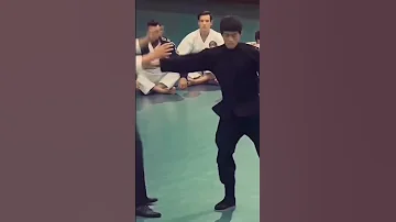أرقام بروس لي القياسية Shorts 