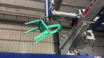 CARTESIAN ROBOT or robotic arm of injection moldig machine for chair