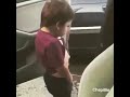 Pequeño orinando