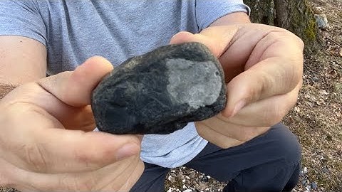 (How To) Flint Knapping DRIVEWAY GRAVEL into a stemmed point arrowhead