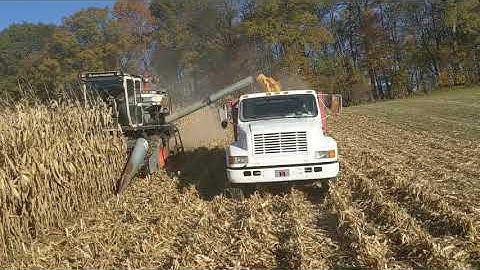 Gleaner K2 Diesel (video 1)