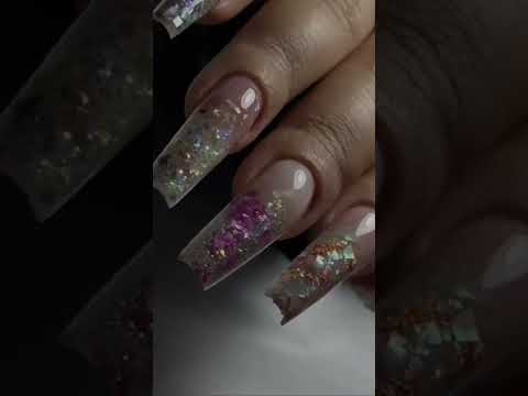 احساس زیبایی و اعتماد به نفس با ناخن های شیک و حرفه ای