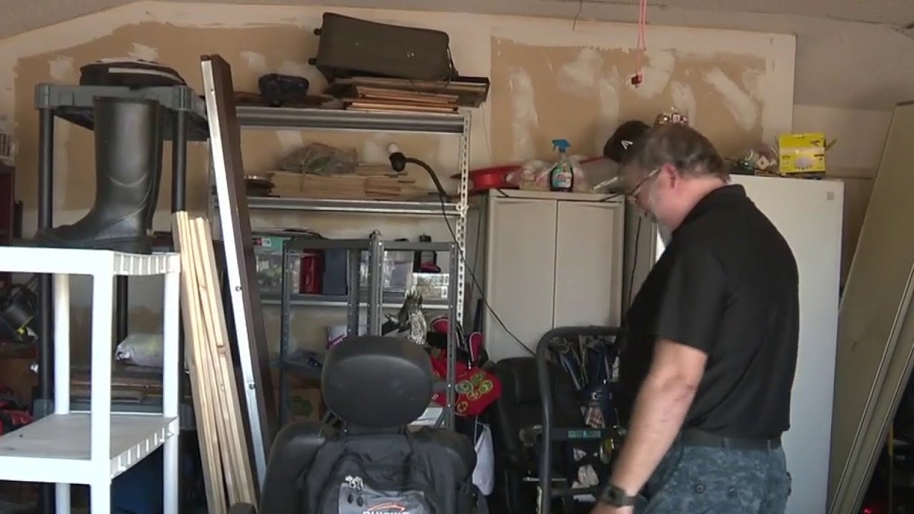 Police searching for men in connection with garage theft - YouTube