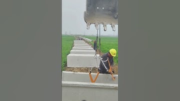 This Is How Prefabricated Concrete Canals for Farmland Irrigation Are Installed
