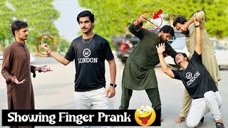 Showing MiDDle Finger Prank @MastiPrankTvOfficial