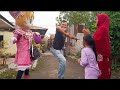 Badut Joget Asik Bikin Nenek & Ayah ikutan Goyang || Badut Ngamen Keliling