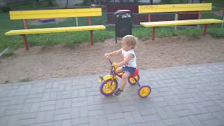 Детский трехколесный велосипед \
