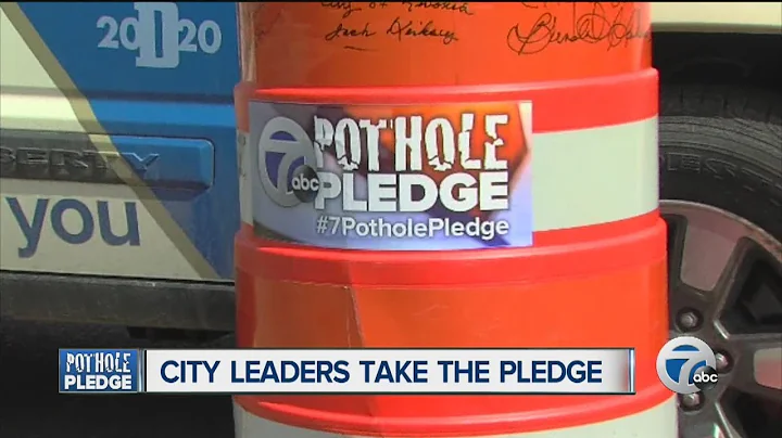 City leaders take the 7 Pothole Pledge