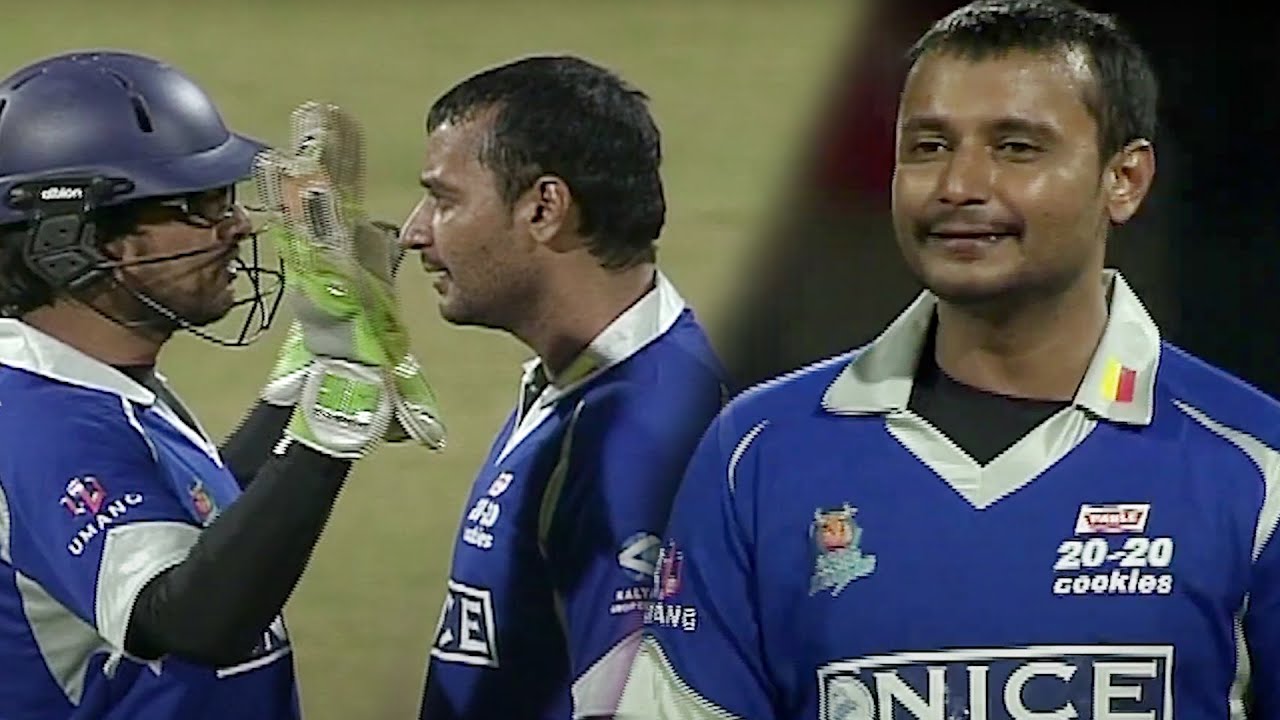 Толпа выкрикивает имя Даршана, пока он играет в боулинг: «Карнатака Бульдозеры» против «Бенгальск...