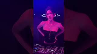 Eyes On The Dj, Heart Skips A Beat