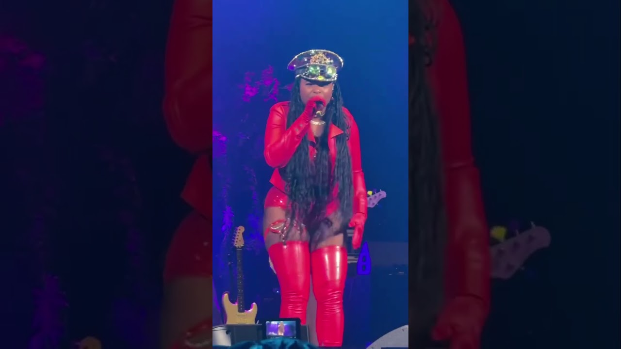 #Anie alerte# live performance at#Bayotour2025#