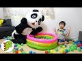 レオくんとパンダさんがボールプールで遊ぶよ！片付けしないと、あーやんに怒られちゃう？ トイキッズ
