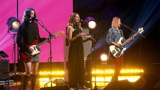 Video thumbnail of "Warpaint Performs 'Whiteout'"