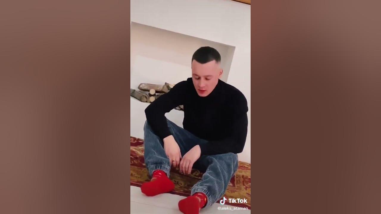 Король решает сам куда ему идти песня