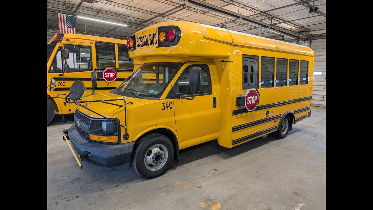 51529 Chevrolet 3500 Starcraft 29P Mini Bus MINI SCHOOL BUS for