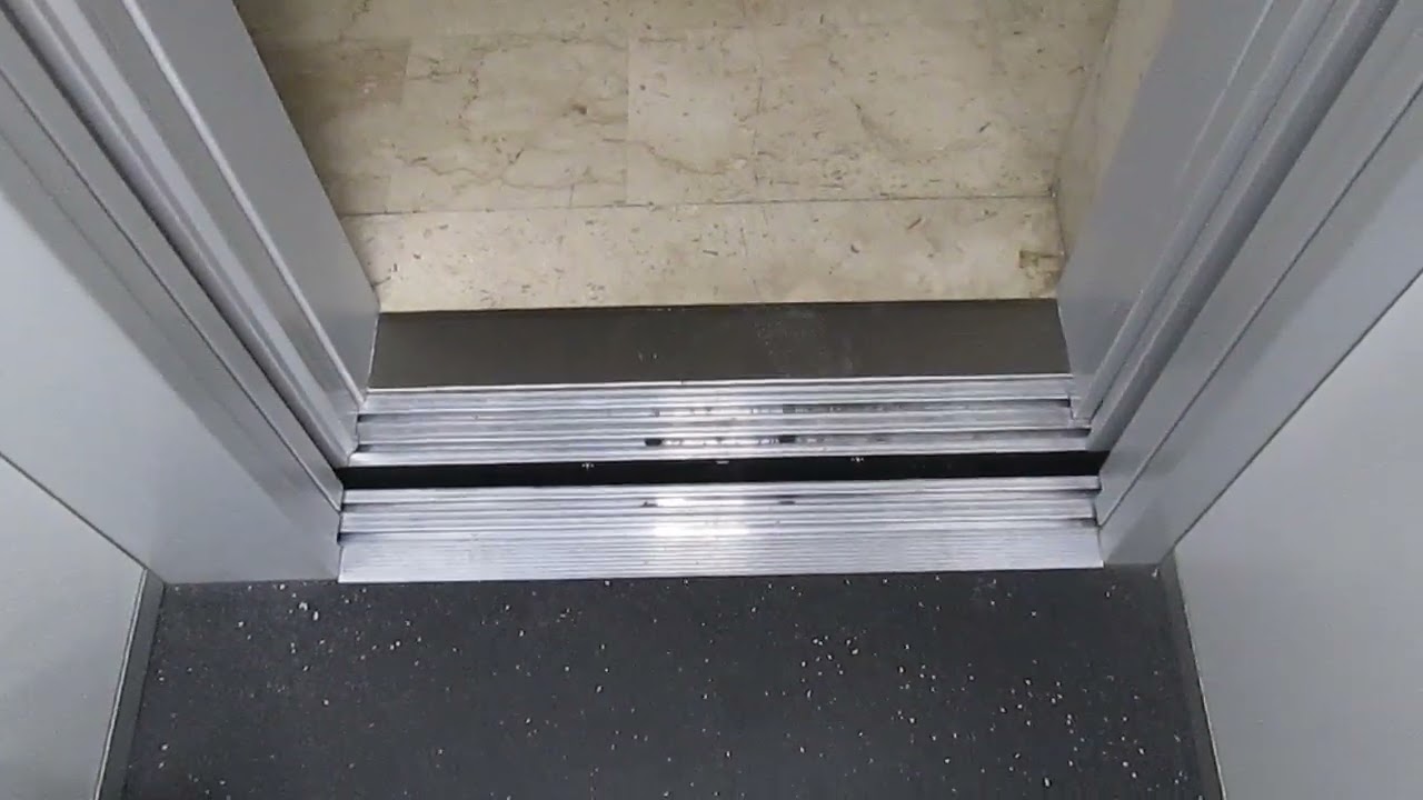 Lift Schindler @ Via Ludovico Ariosto 5, Lugano Switzerland
