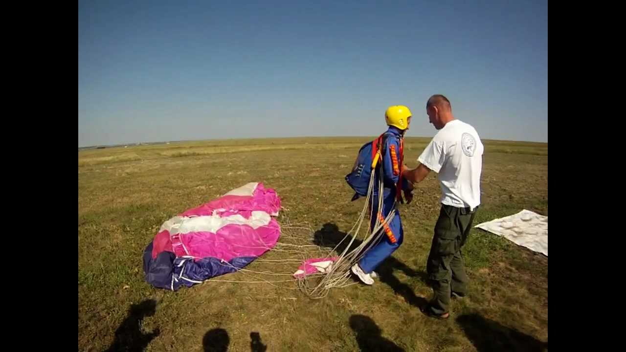 Первый прыжок с парашюта типа "крыло".Прямо в цель =) - YouTube