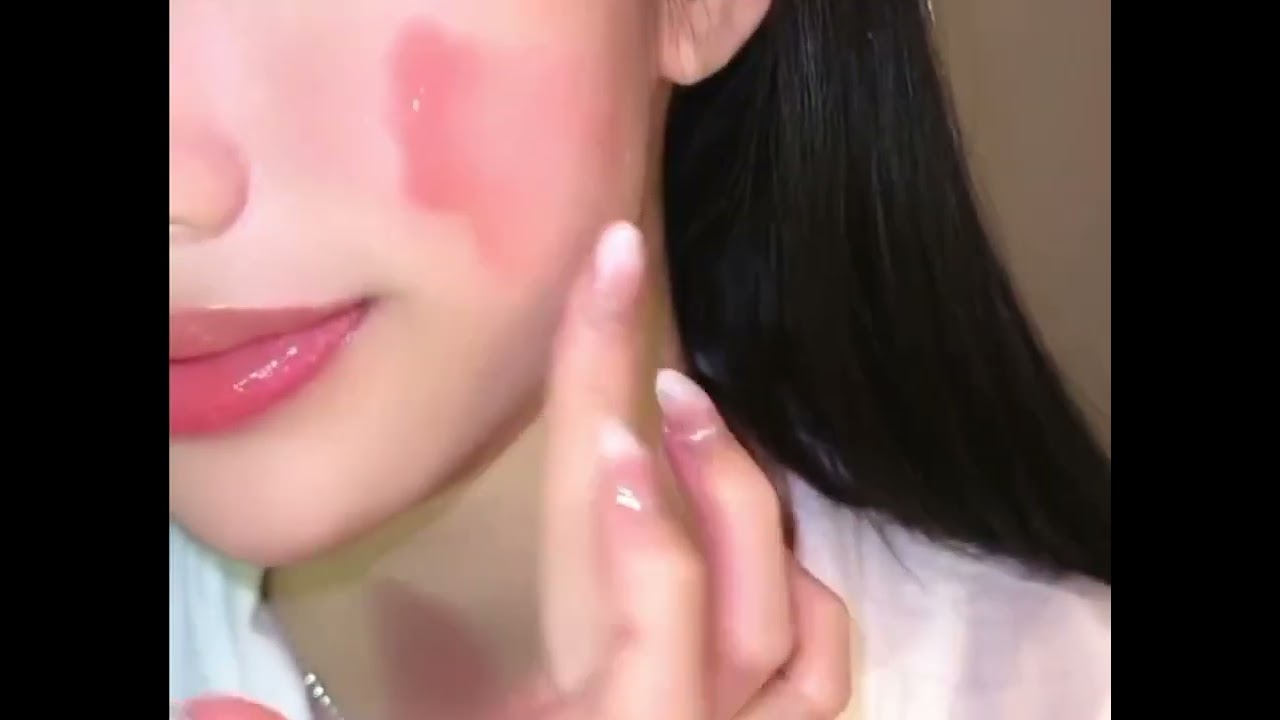 Glow differently with the Iconic MS GLOW FLAWLESS & GLOW RED JELLY