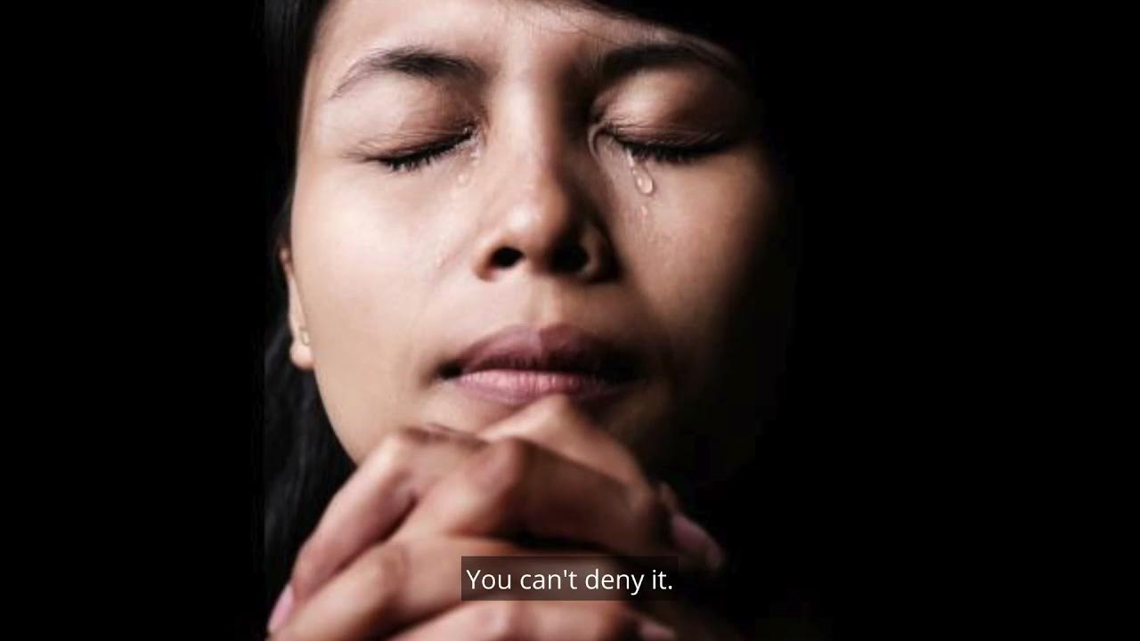 Слышишь как он плачет. Молиться со слезами. Когда плачет душа. Хочу плакать. Девушка плачет.