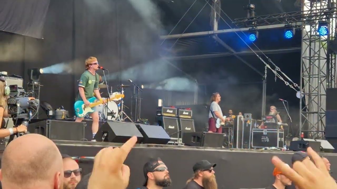 Regardez the chats- stinker/ drunk n disordely /southport superman at graspop metal meeting 2023 sur YouTube Regardez the chats- stinker/ drunk n disordely /southport superman at graspop metal meeting 2023 sur YouTube