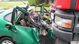Аварии.Момент аварии с видеорегистратора или камеры очевидцев или участников ДТП (часть 47) Аварии.Момент аварии с видеорегистратора или камеры очевидцев или участников ДТП (часть 47)