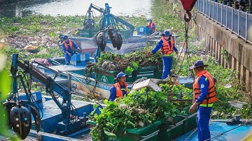 TP. Hồ Chí Minh đã thu gom hơn 100 tấn rác trên kênh Nhiêu Lộc - Thị Nghè