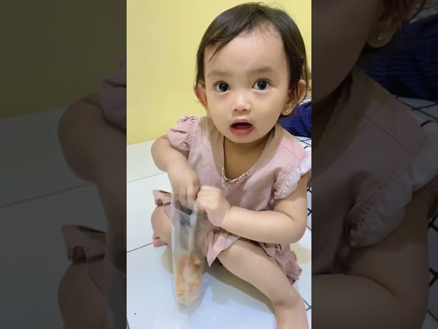 Siapa nih yg doyan pedes kya baby khalisa? 😁 #shorts #shortvideo #feedshorts class=