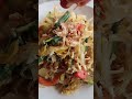 ヨガ講師の１日の食事 | ストロベリースムージー・小豆オートミール・タイ風ビーフン・チーズクラッカー・ラウゲンパン＆卵サラダ＆野菜＆チキン