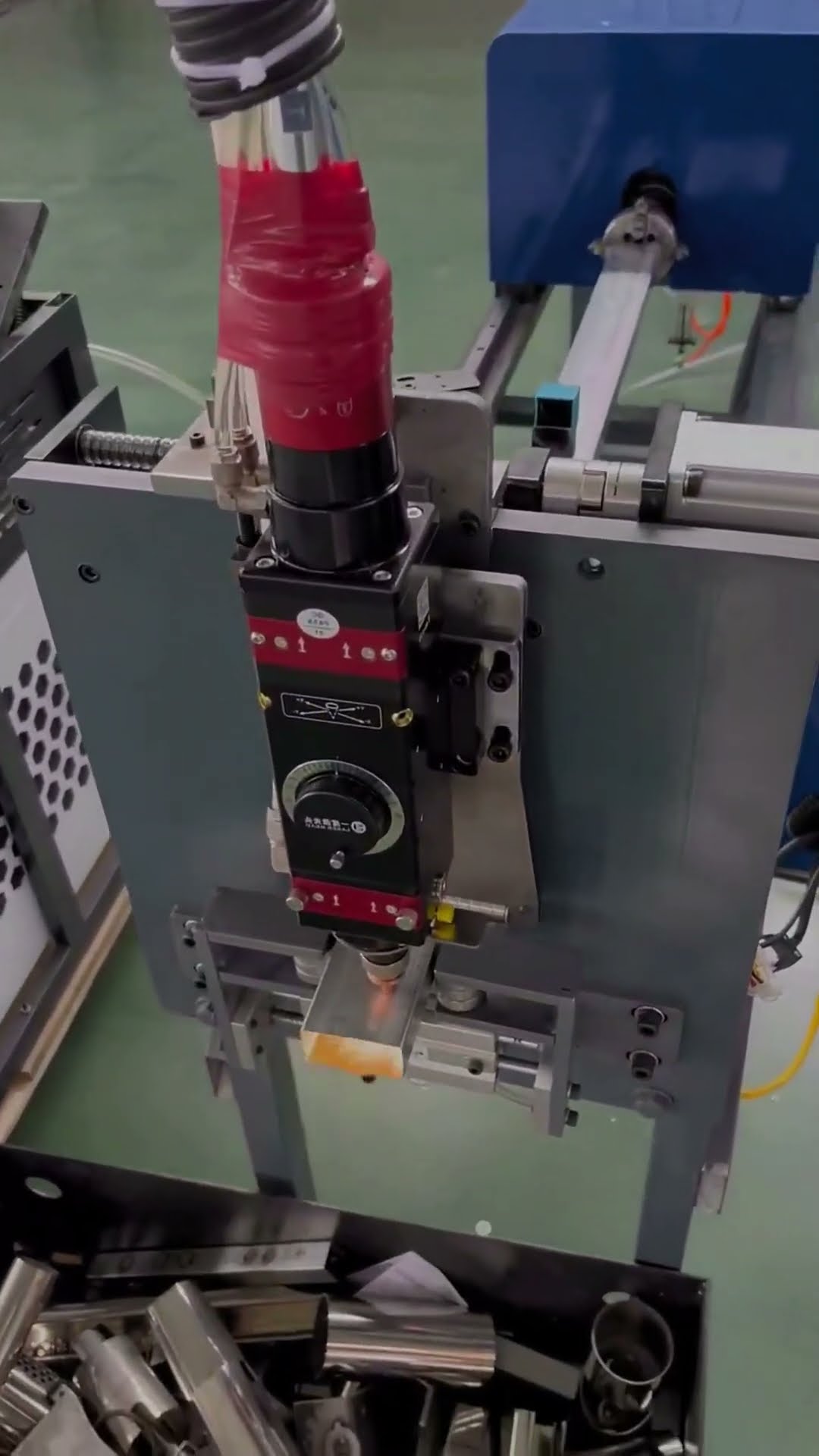 Zinc steel guardrail cutting equipment- Good tools and machinery make work easy