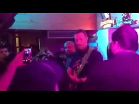 Coldplay’s Chris Martin performing impromptu  at a bar in Delhi