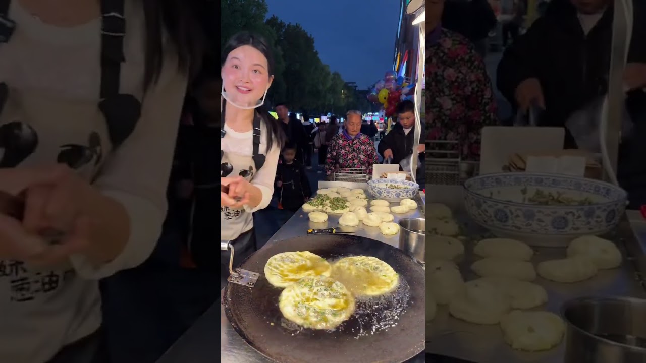 一双巧手，炸出这条街最香的葱油饼！姐姐凭真本事圈粉无数，路过的人根本扛不住这诱惑，吃完一个还想再打包！#路边摊美味