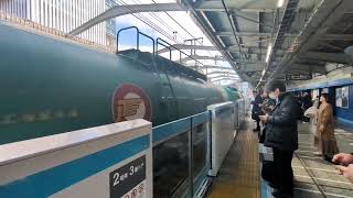 EF210-170が関内駅2番線を通過するシーン