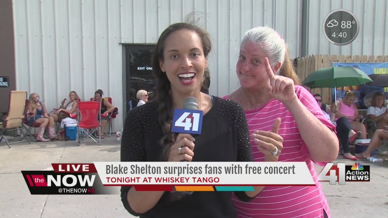 Blake Shelton surprises fans in Kansas City - YouTube