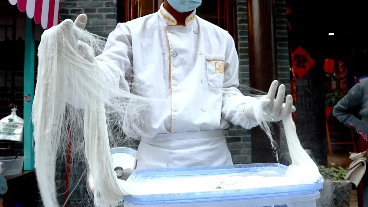 龙须糖制作 - 中国街头美食 / Dragon Beard Candy making - Chinese Street Food